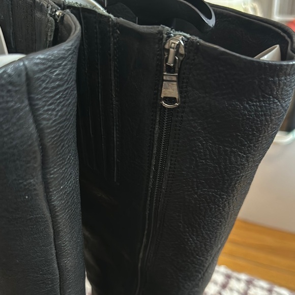 Boots. - Picture 4 of 16